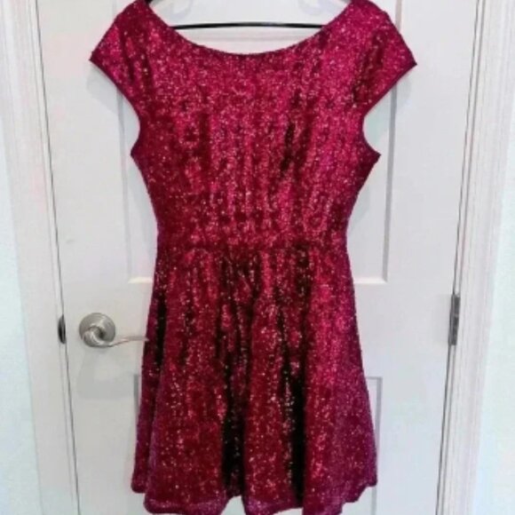 Berry Wine Red Prom HOCO Sequin Sparkly Short Dress Size 13/14 Deep V Backless - Picture 1 of 4